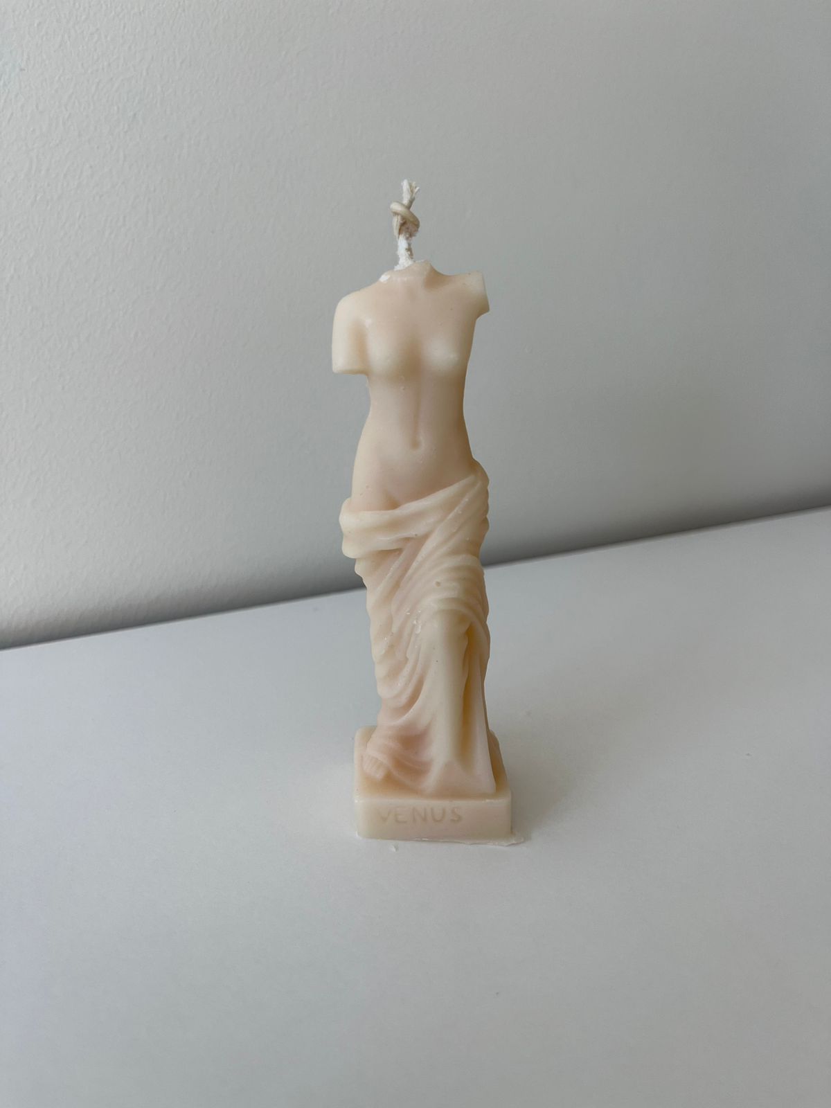 AN AESTHETIC MINIMALIST COLLECTIONS