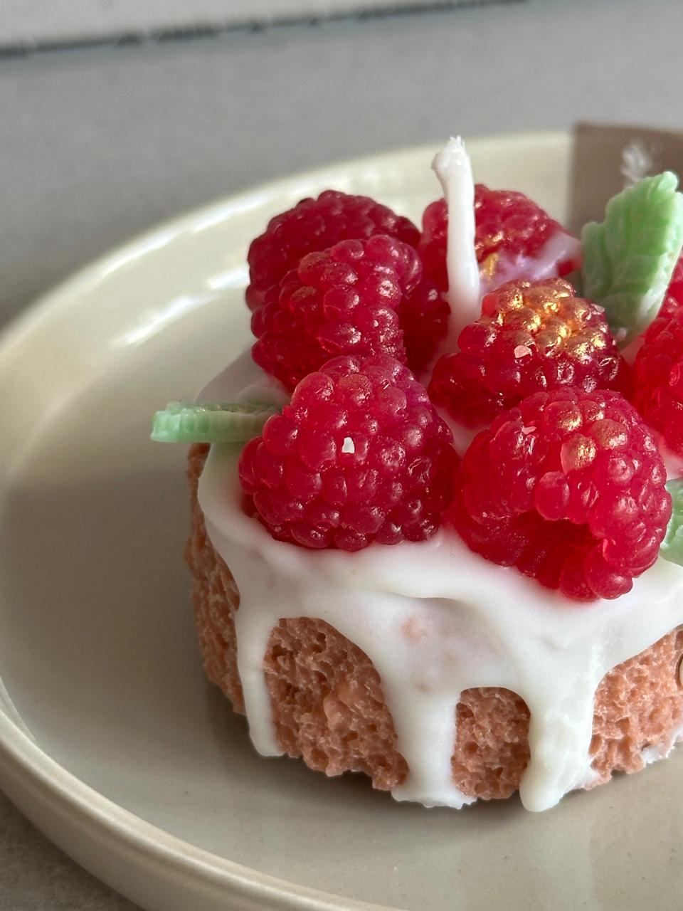 Raspberry brownie candle