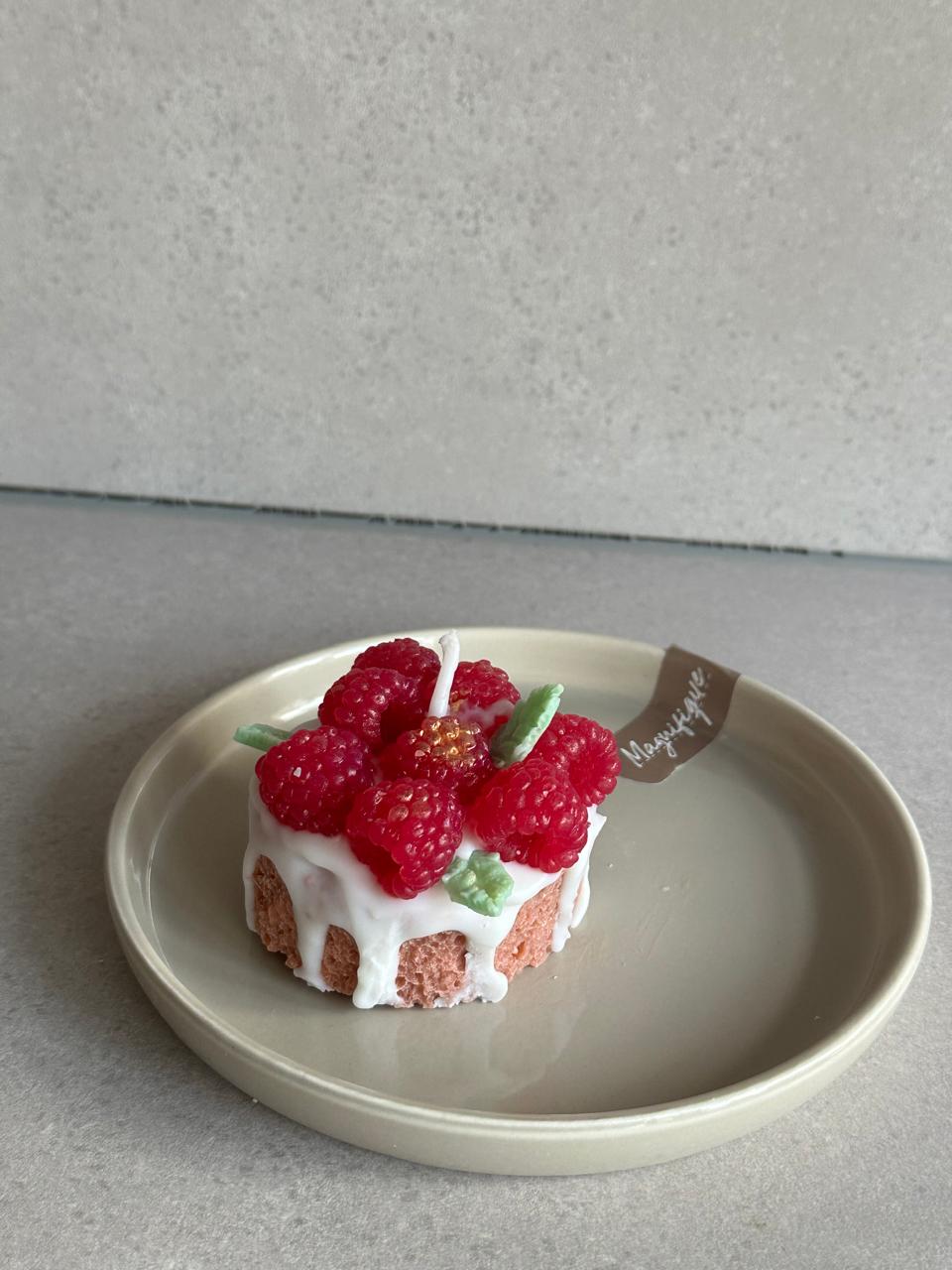 Raspberry brownie candle